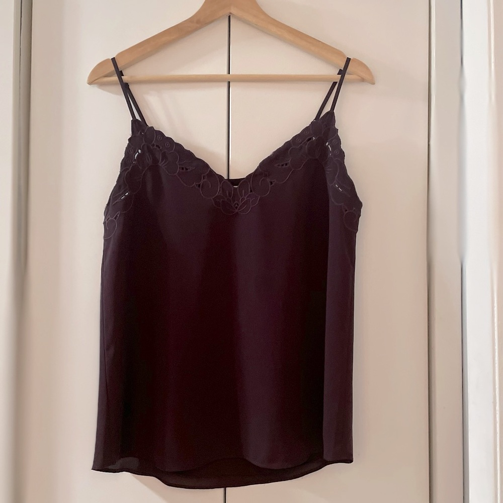 *ARITZIA* Babaton cami/ tank top in dark purple with flower cutout in size XS